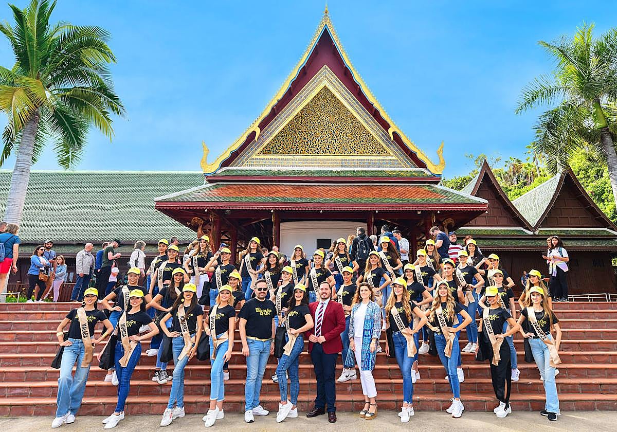 Loro Parque recibe la visita de las concursantes de Miss Grand Spain.