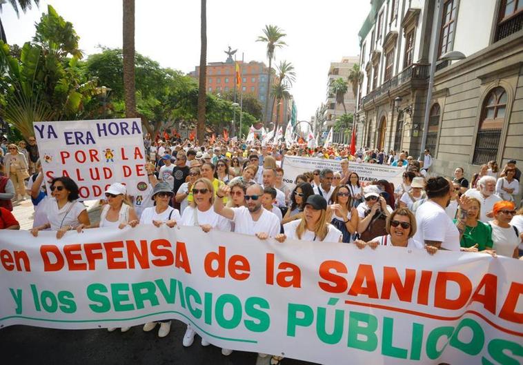 Grito al unísono en las capitales canarias en defensa de la sanidad pública