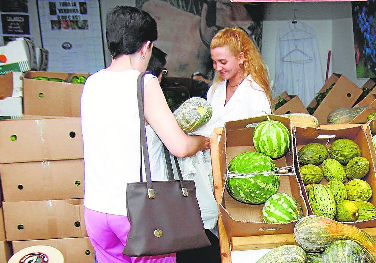 ortalizas, frutas y quesos en un puesto del Mercado Agrícola de la Granja Experimental de Arucas.