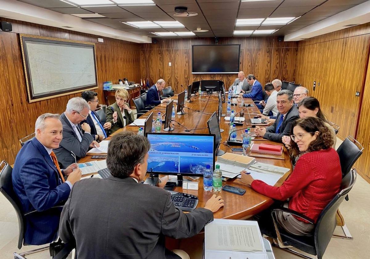 Ibarra sustituye a directivos por técnicos en un polémico cambio de organigrama