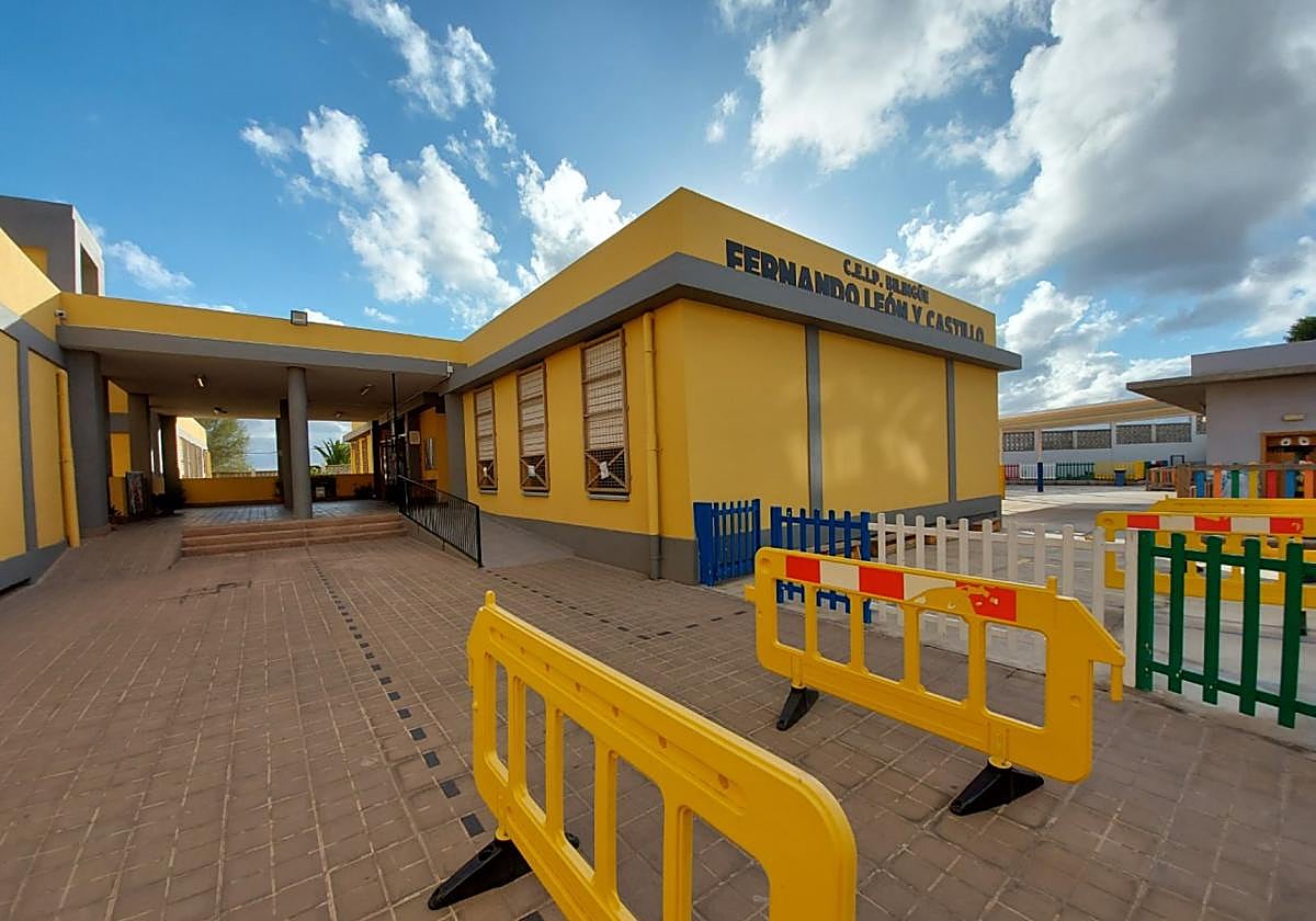 Imagen del patio interior del CEIP Fernando León y Castillo.