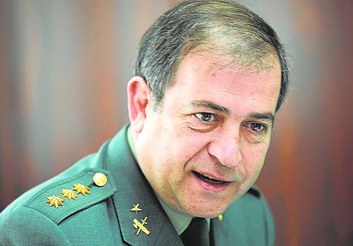 La Policía y la Guardia Civil encontraron grabaciones y mensajes en los que Espinosa se ofrecía como presunto intermediario con empresas.