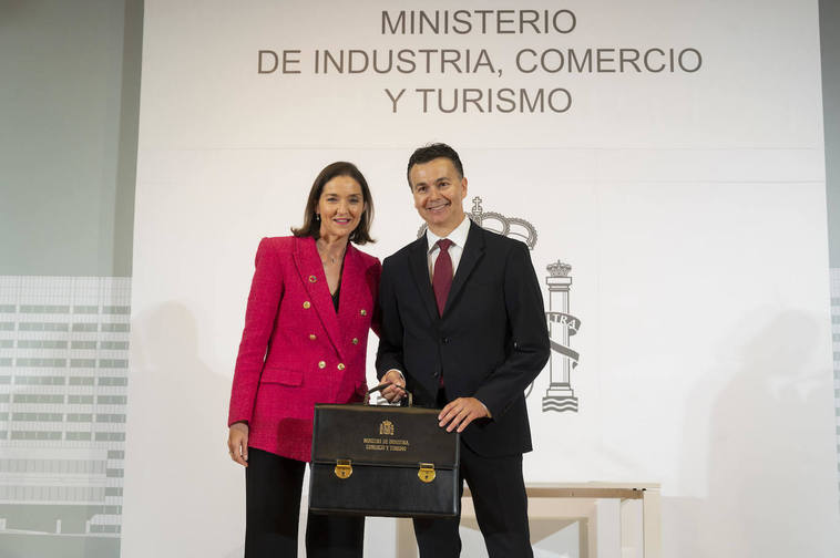 Toma de posesión del nuevo ministro de Turismo, Héctor Gómez