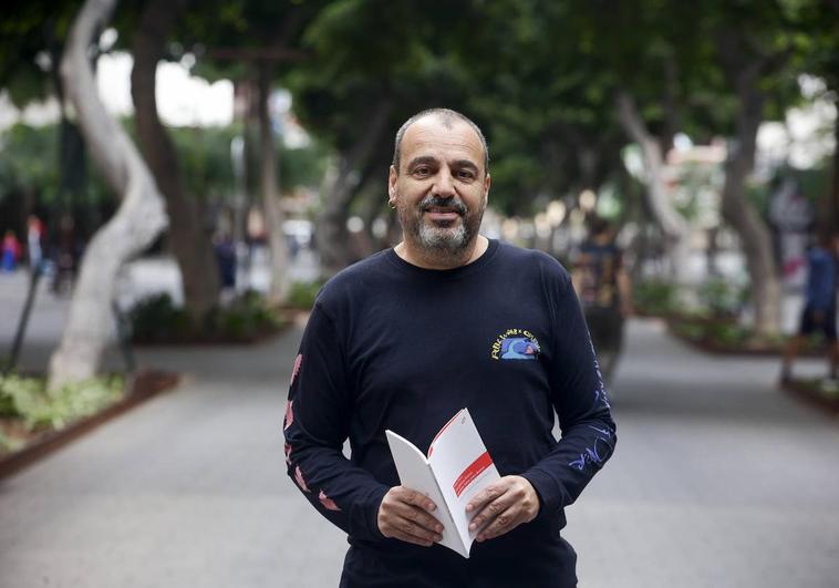 Pedro Flores logra el Premio Miguel Hernández