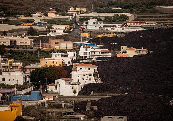 Imagen del casco urbano de La Laguna, la mitad destruido por la lava del volcán de Cumbre Vieja.