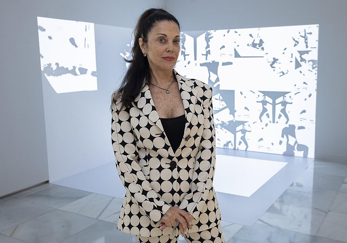 Analivia Cordeiro junto a su pieza 'M3x3', de 1973.