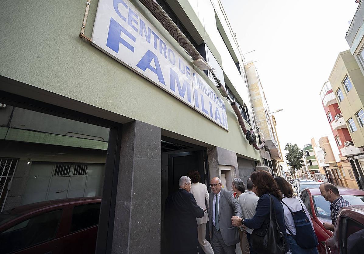 El presidente del Cabildo, Antonio Morales, entrando en las nuevas instalaciones.