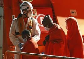 300 menores migrantes siguen pendientes de pruebas de edad en Canarias