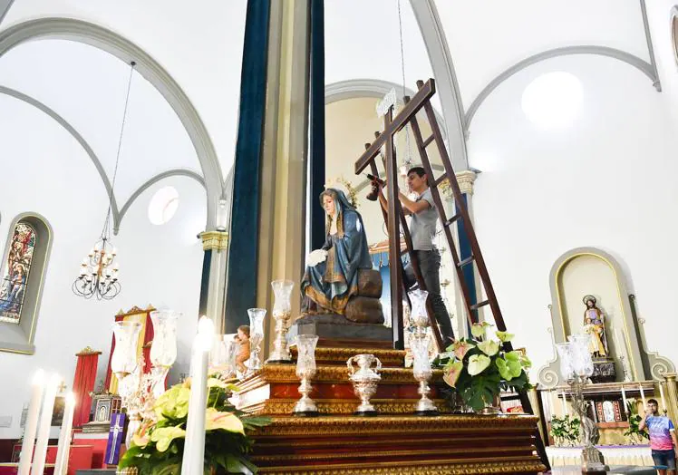Imagen principal - La Luz recupera a San Juan el Viernes Santo