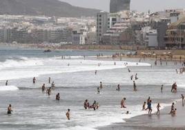 Piden precaución para evitar muertes por las altas temperaturas en Canarias