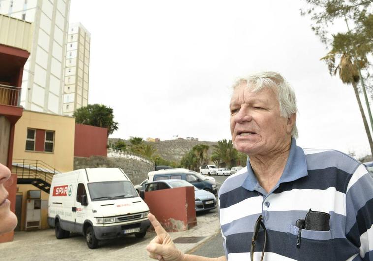 El Ayuntamiento colocará rampas de acceso a un bloque de Tres Palmas
