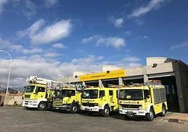 Camiones del Consorcio de Emergencias en uno de sus parques de bomberos.