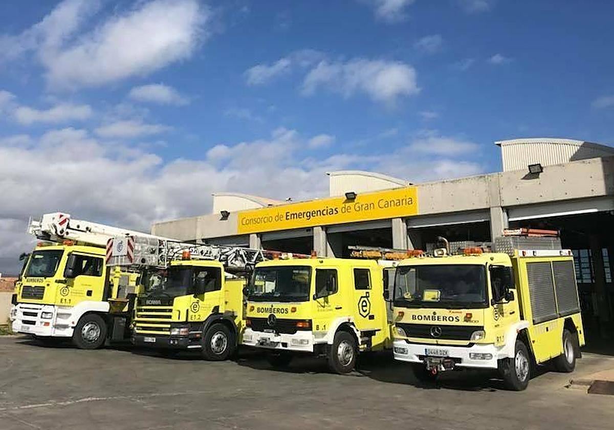 Camiones del Consorcio de Emergencias en uno de sus parques de bomberos.