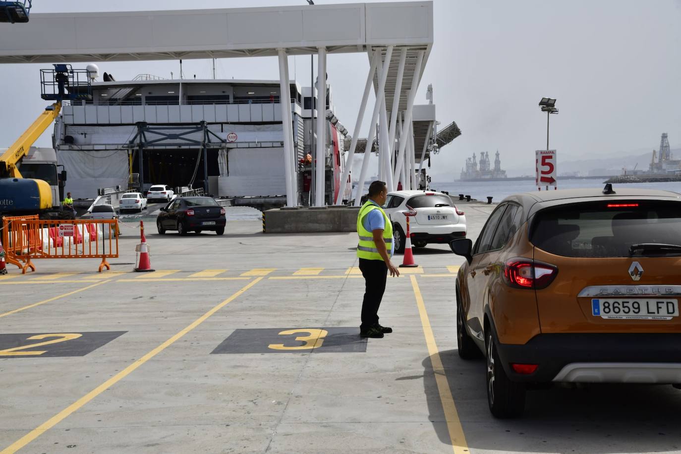 Los grancanarios zarpan a Fuerteventura para Semana Santa