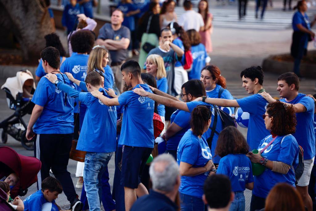 Marcha azul para concienciar sobre el autismo