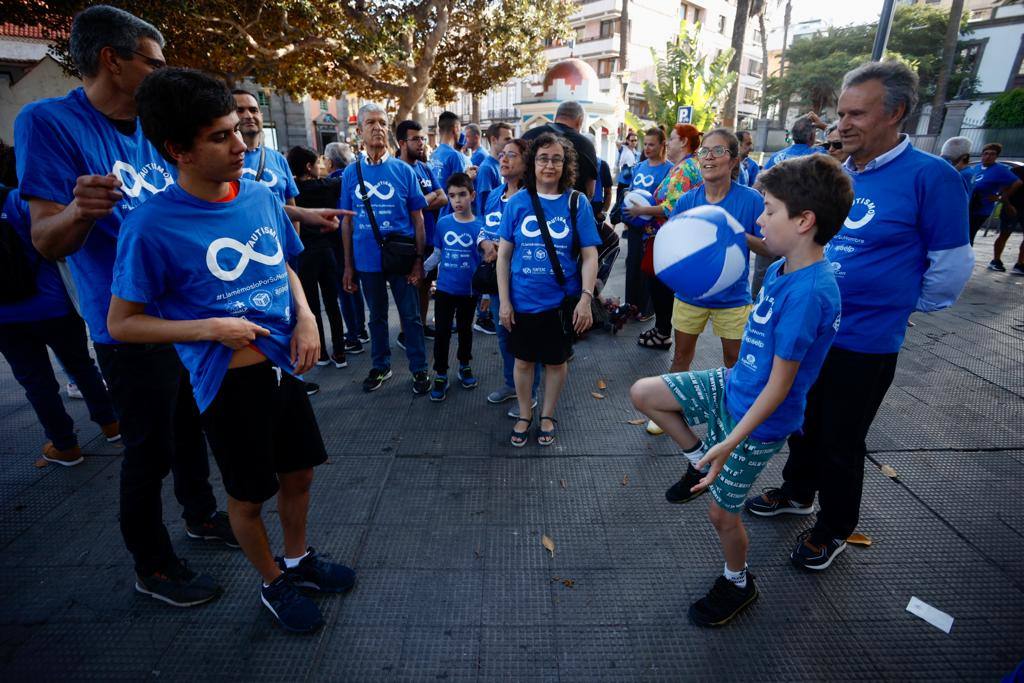 Marcha azul para concienciar sobre el autismo