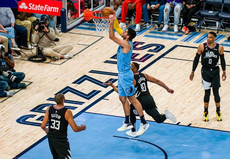 Aldama se gusta en la victoria de los Grizzlies ante los Clippers
