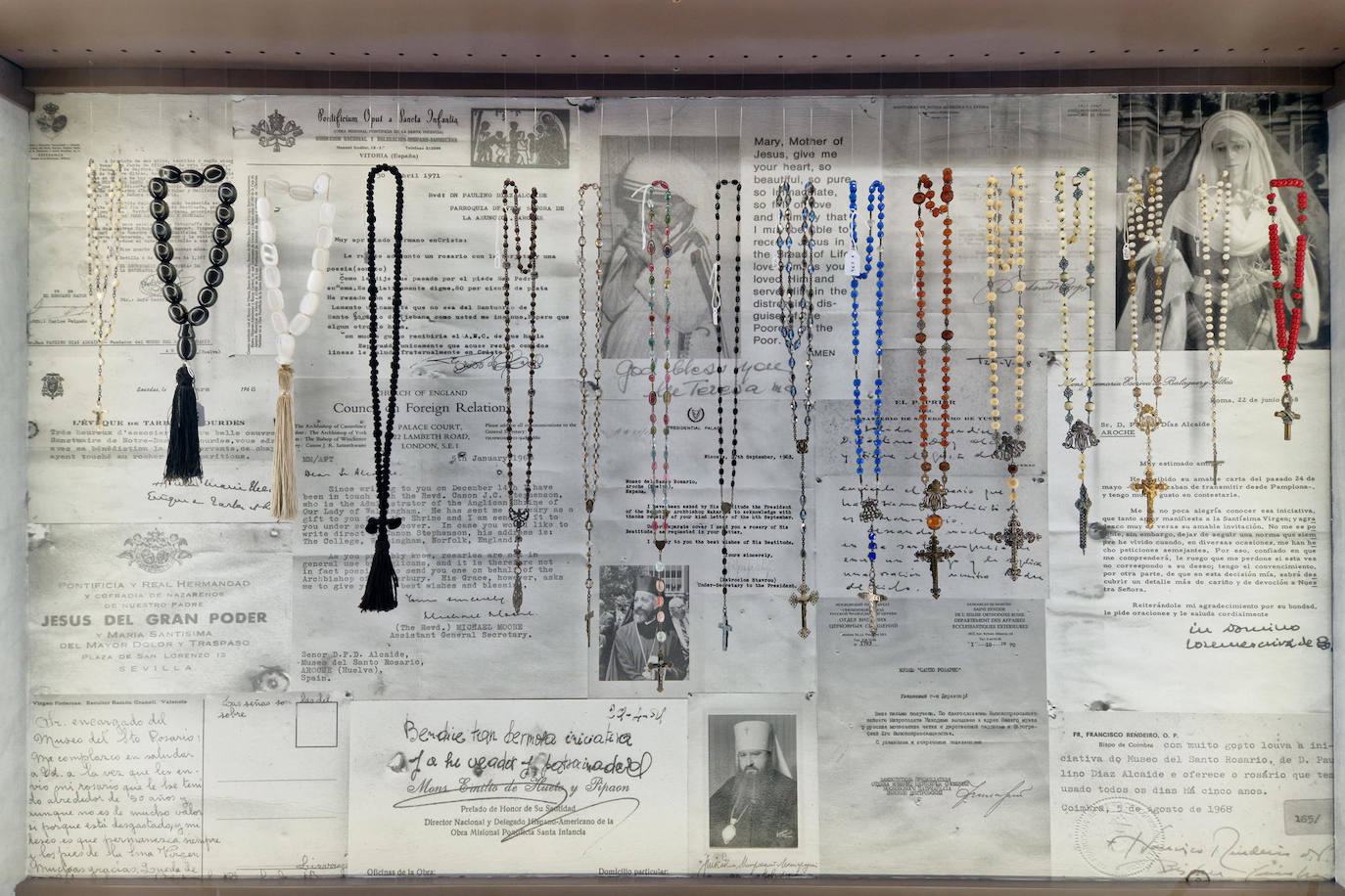 Un aficionado disfrazado de Batman disfruta de la última jornada de la 41º edición del Comic Barcelona, feria de referencia en el sector del cómic. 