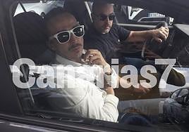 El acusado de acabar con la vida de Romina Celeste, Raúl Díaz, con camisa blanca.