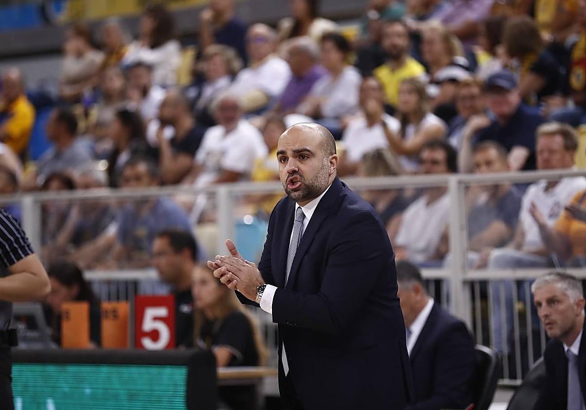 Víctor García, durante un partido.