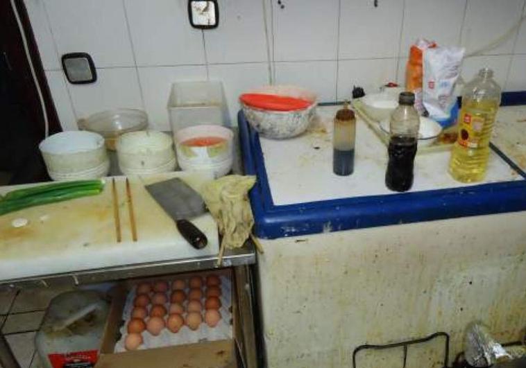 Inmovilizan alimentos en mal estado en un local de La Palma