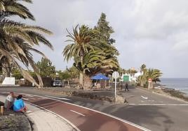 Residencia de La Mareta, con amplia seguridad y curiosos esperando por Pedro Sánchez.