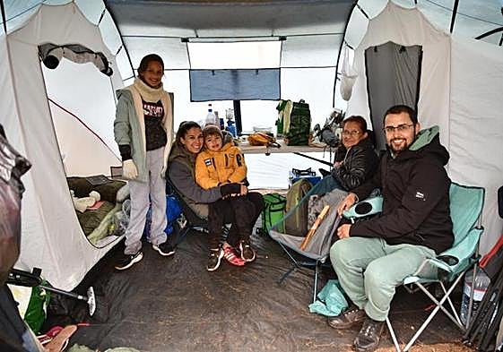 Todos juntos en familia disfrutar de la naturaleza y de la desconexión es esencial.