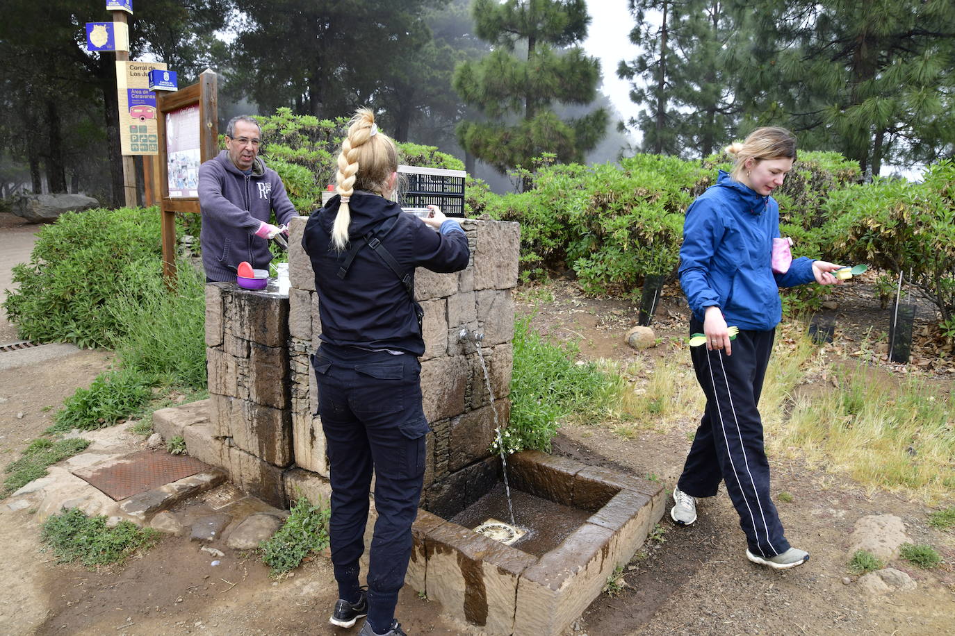 Las familias disfrutan de unas vacaciones diferentes acampando en la cumbre