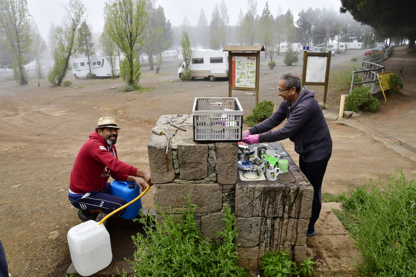 Las familias disfrutan de unas vacaciones diferentes acampando en la cumbre