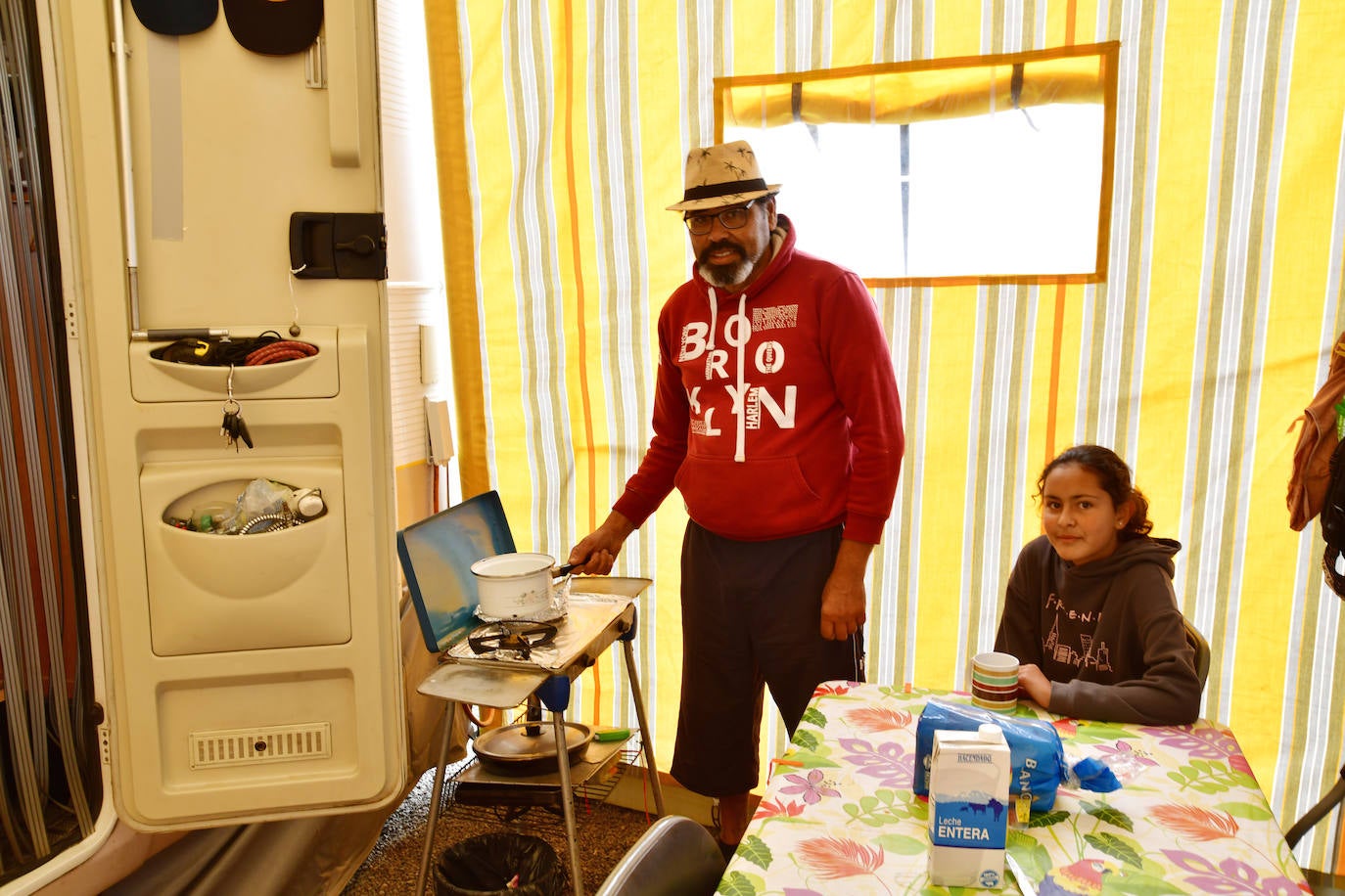 Las familias disfrutan de unas vacaciones diferentes acampando en la cumbre