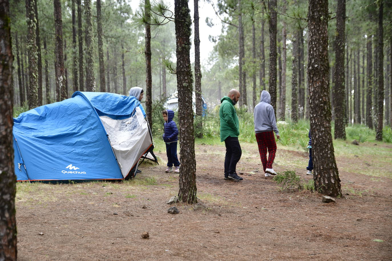 Las familias disfrutan de unas vacaciones diferentes acampando en la cumbre