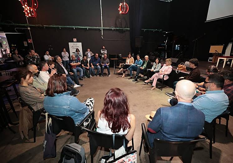 Imagen principal - Darias apuesta por la capital grancanaria como «centro de operaciones» para crear películas y series