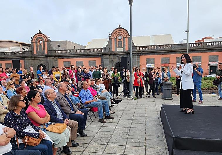 Darias estuvo acompañada de integrantes de su plancha electoral.