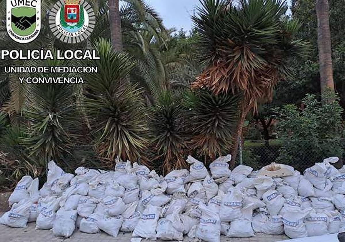 Imagen de archivo de un vertido de escombros en la Vega de San José.