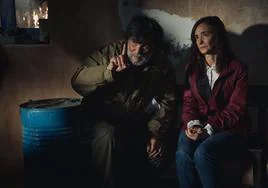 Víctor Erice, junto a la actriz Ana Torrent, durante el rodaje de su esperado regreso, 'Cerrar los ojos'.
