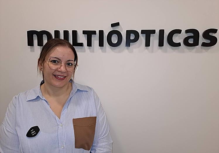 Alba Gil, óptico optometrista en Multiópticas Las Palmas.