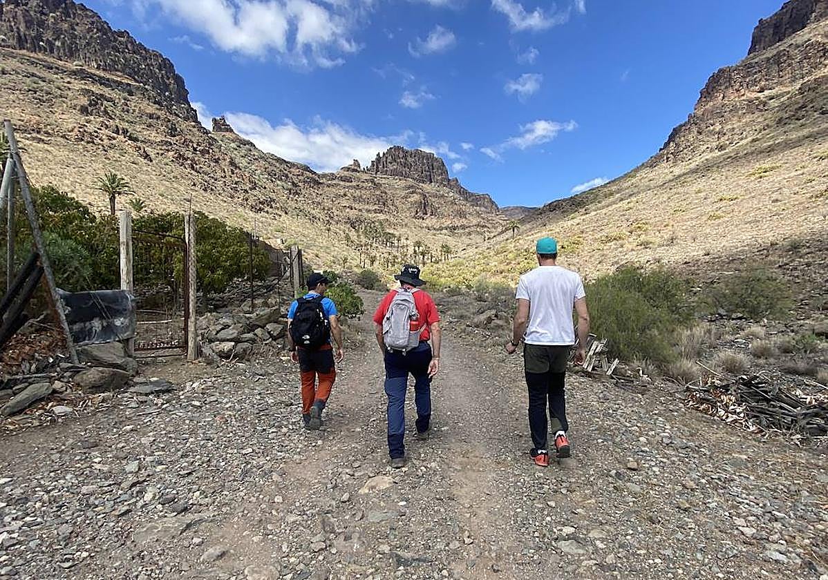 Trabajos de toma de muestras sobre el terreno que realiza Repsol en Gran Canaria.
