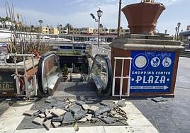 Vista del estado actual de los accesos al centro comercial Plaza.