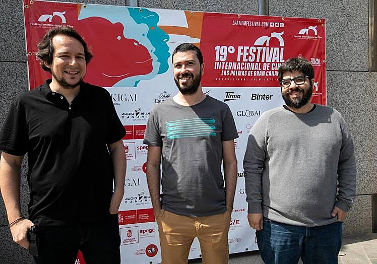 Jairo López, exsocio y cofundador que ahora trabaja en El viaje Films, Jonay García y Domingo J. González, en la 19ª edición del Festival Internacional de Cine de Las Palmas de Gran Canaria.