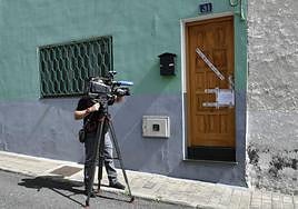 Imagen de la puerta del domicilio el día del crimen.