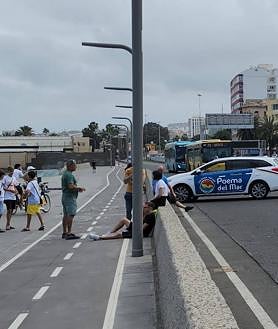 Imagen secundaria 2 - Un taxi y un turismo involucrados en un accidente en la capital grancanaria