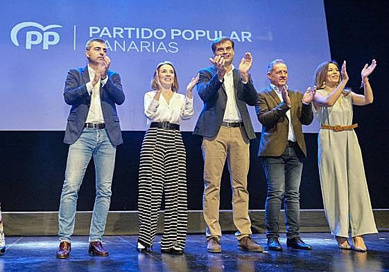 Los populares, en el acto de este domingo en Fuerteventura.