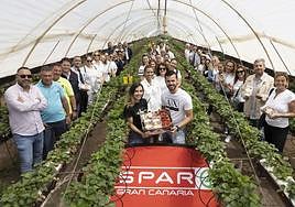 Los equipos de SPAR Gran Canaria durante la visita a la Finca La Palma en Valsequillo.