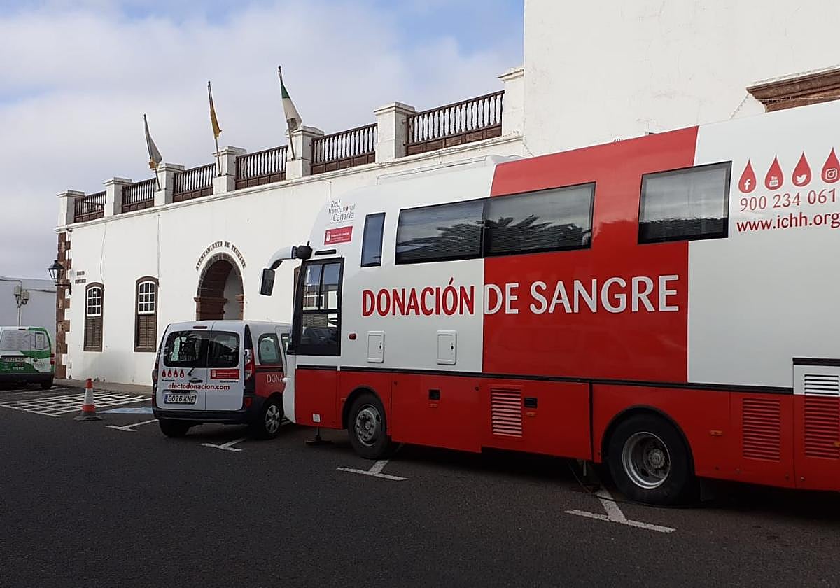 Unidad del ICHH junto al Consistorio.