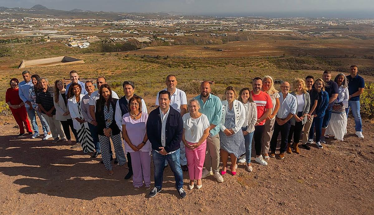 Imagen de grupo de los miembros de la lista electoral del PSOE de Telde.