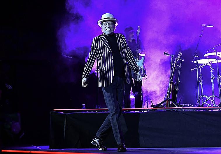 Joaquín Sabina en un Gran Canaria Arena abarrotado.