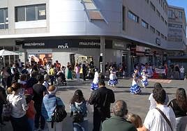 Bailes en la calle durante el Encuentro de Solidaridad que finaliza este sábado en Vecindario.