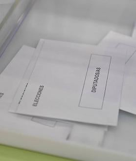 Imagen secundaria 2 - Imágenes de los comicios generales de 2019 en Las Palmas de Gran Canaria.