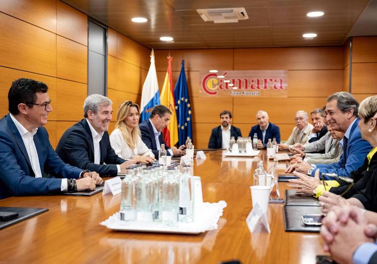 Reunión de miembros de de Coalición Canaria con los representantes de la Cámara de Comercio de Gran Canaria.