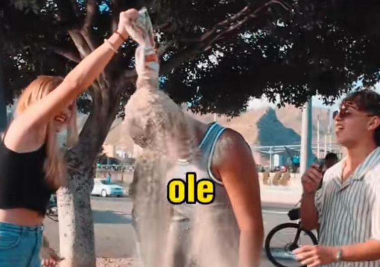 Un 'bautizo canario' viral en redes: «Ahora toca la danza del plátano»